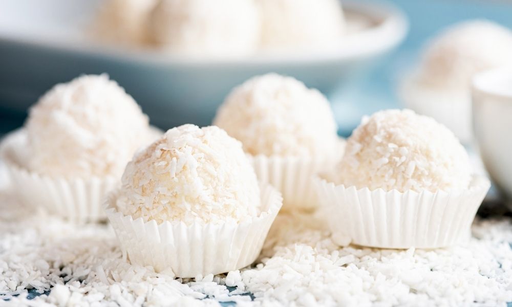 2 Easy DIY Recipes for Holiday Treats With Plenty of Flavor