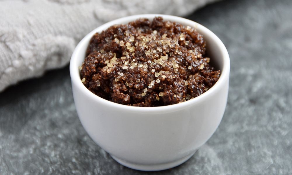5 Coffee-Flavored Lip Scrubs You Can Make This Winter