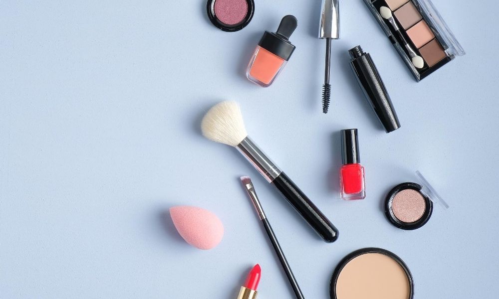 The Advantages of Starting a Cosmetics Business
